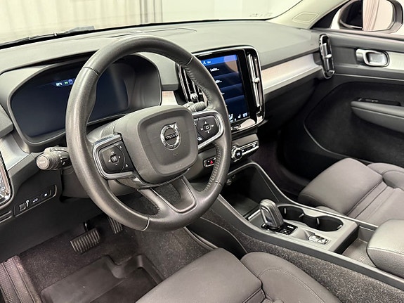 Volvo XC40 6 of 25