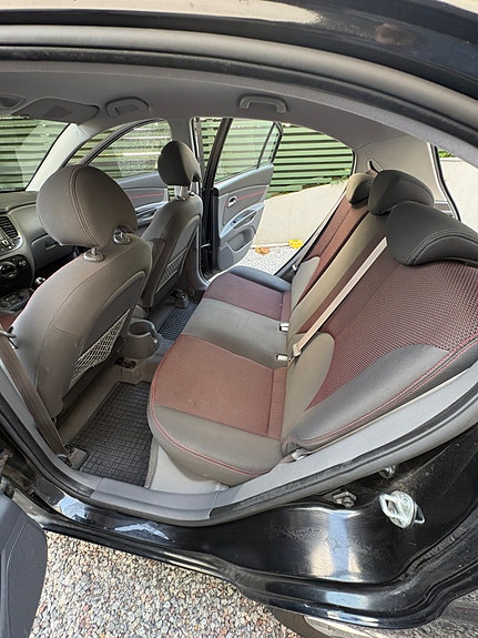 Kia Rio 13 of 14