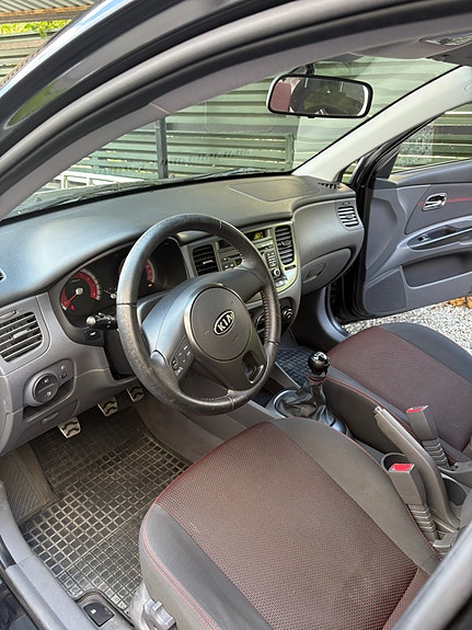 Kia Rio 10 of 14