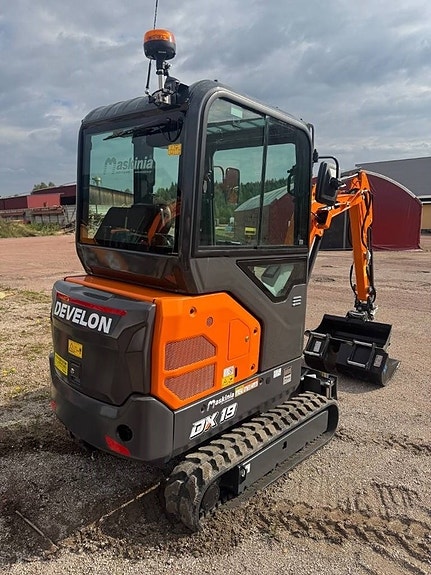 Develon DX 19-7 4 of 7
