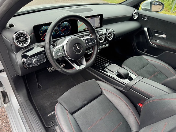Mercedes-Benz A250 9 of 16