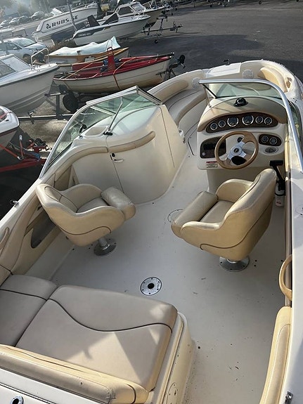 Sea Ray 210 SD + Mercrusier 5L V8 slumpas bud 2 of 5