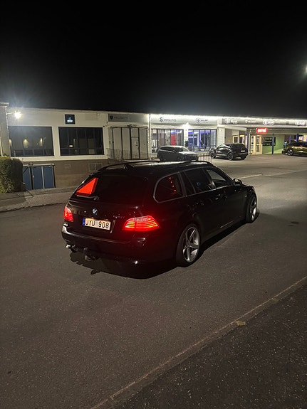 BMW 520i 2 of 9