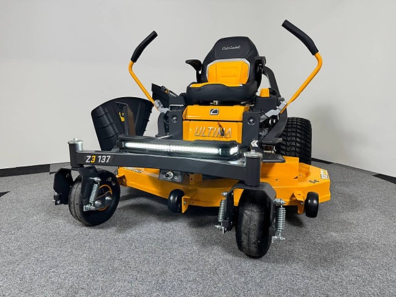 Cub Cadet Z3 137 5 of 12