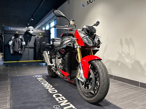 BMW S1000R / 3,45% Ränta! / Akrapovic / Dynamic /Farthållare / Värme 2 of 5