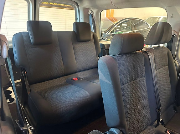 Volkswagen Caddy Maxi 12 of 18