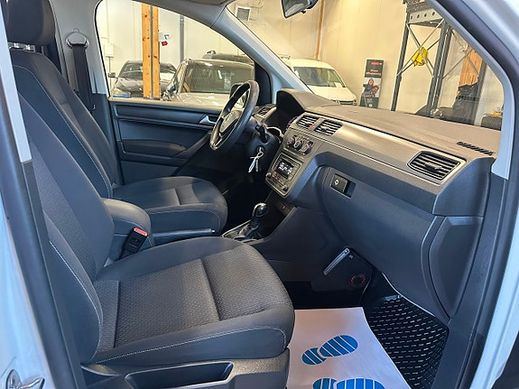 Volkswagen Caddy Maxi 10 of 18
