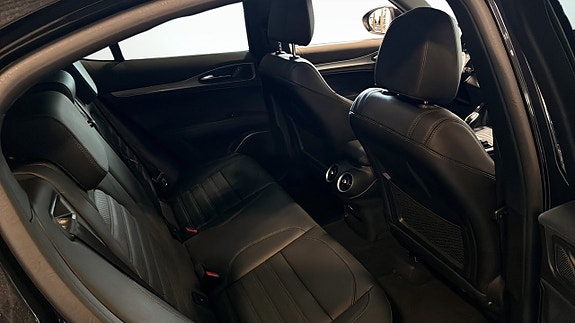 Alfa Romeo Stelvio 5 of 5