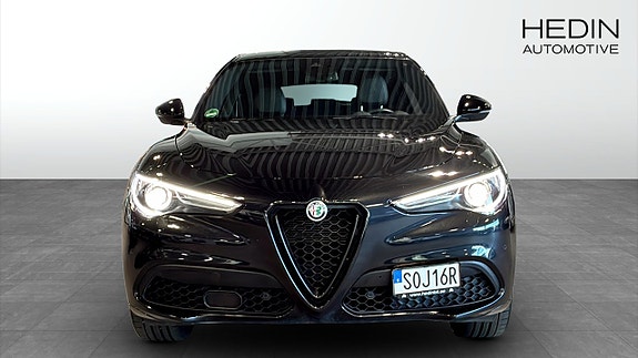 Alfa Romeo Stelvio 8 of 9