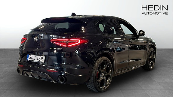 Alfa Romeo Stelvio 2 of 5