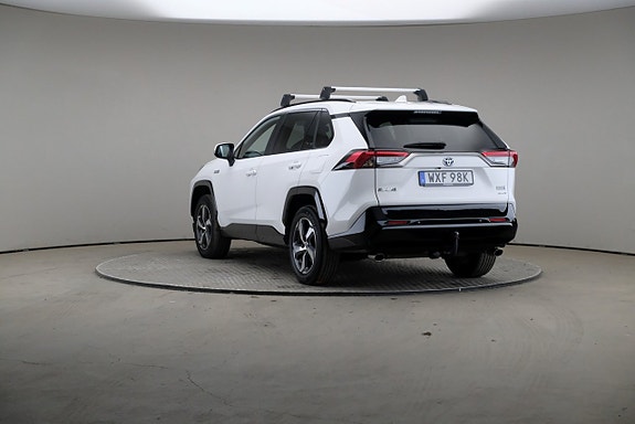 Toyota RAV4 Plug-in Hybrid 2 of 5