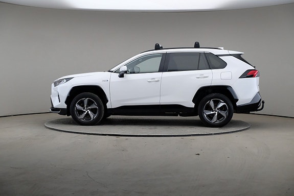Toyota RAV4 Plug-in Hybrid 4 of 5