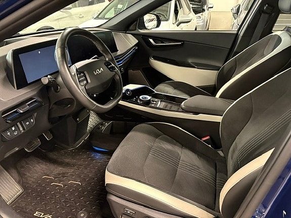 Kia EV6 4 of 5