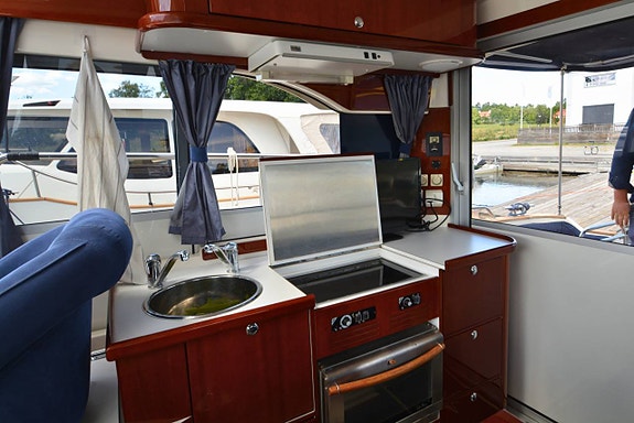 Aquador 32 C (2010) D6-370, få timmar, sv såld, mkt fin! 5 of 5