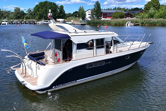 Aquador 32 C (2010) D6-370, få timmar, sv såld, mkt fin! 3 of 5