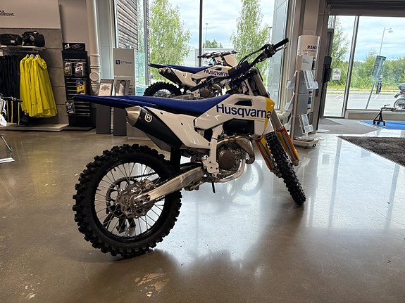 Husqvarna FC 450 2 of 3