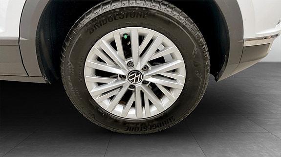 Volkswagen T-Roc 6 of 12