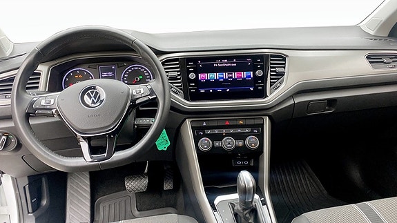 Volkswagen T-Roc 10 of 12