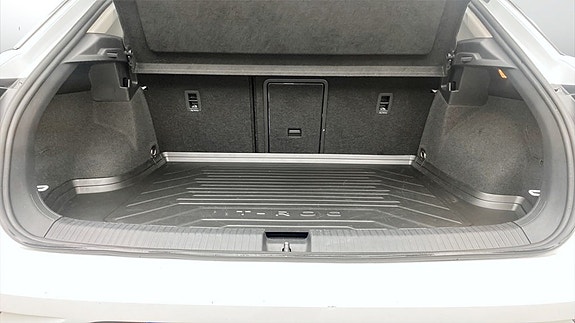 Volkswagen T-Roc 12 of 12