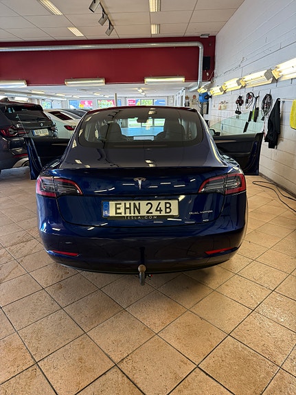Tesla Model 3 3 of 7