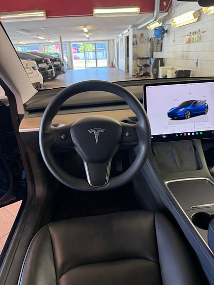 Tesla Model 3 5 of 7