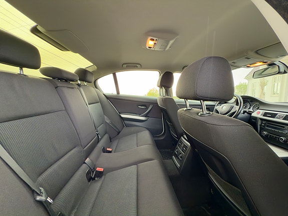 BMW 330i 7 of 9
