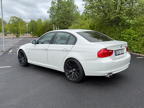 BMW 330i 4 of 9