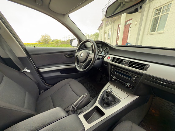 BMW 330i 8 of 9