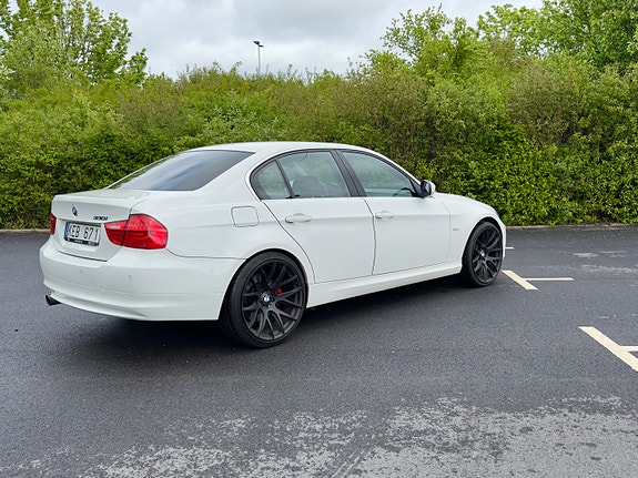 BMW 330i 5 of 9