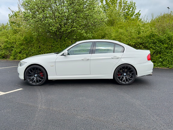 BMW 330i 3 of 9