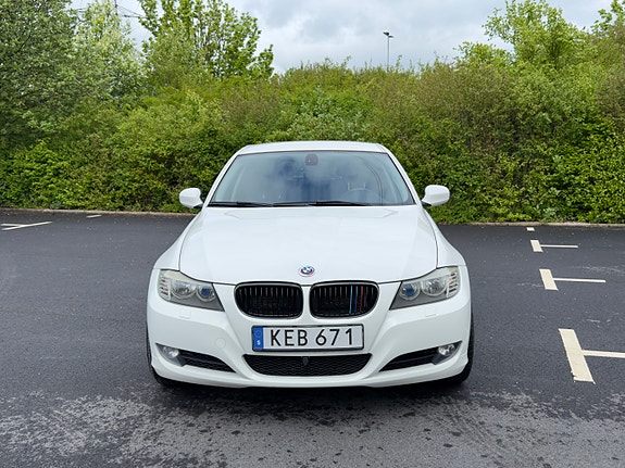 BMW 330i 9 of 9