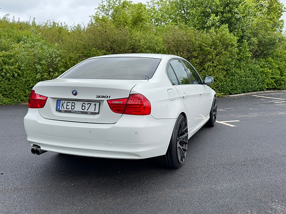 BMW 330i 6 of 9