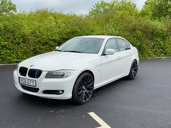 BMW 330i 2 of 9