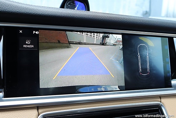 Porsche Panamera 4 17 of 21