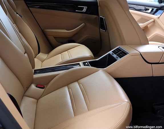 Porsche Panamera 4 12 of 21