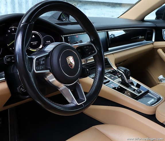 Porsche Panamera 4 13 of 21