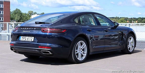 Porsche Panamera 4 3 of 5