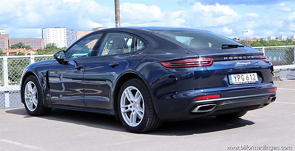 Porsche Panamera 4 4 of 5