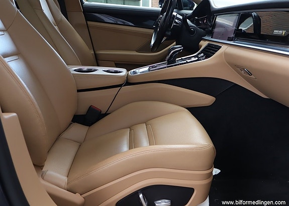 Porsche Panamera 4 5 of 5