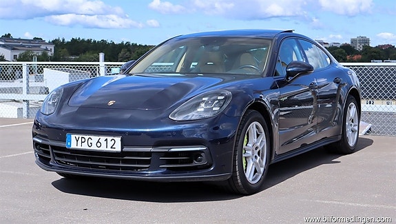 Porsche Panamera 4 2 of 5