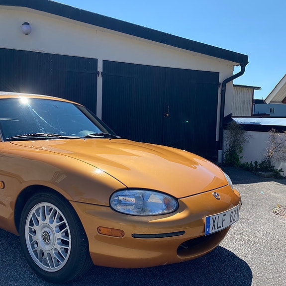 Mazda MX-5 2 of 5