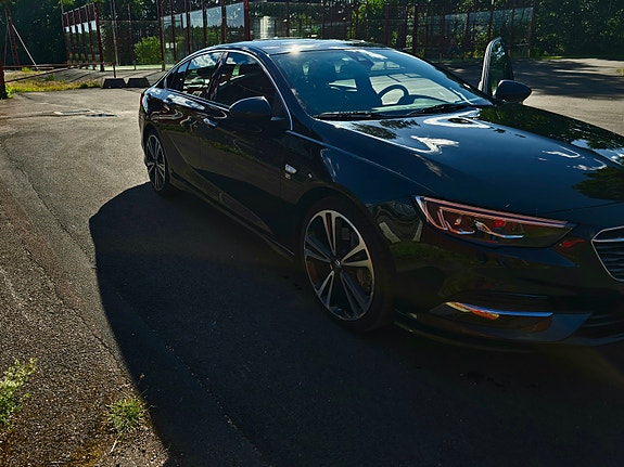 Opel Insignia 3 of 5