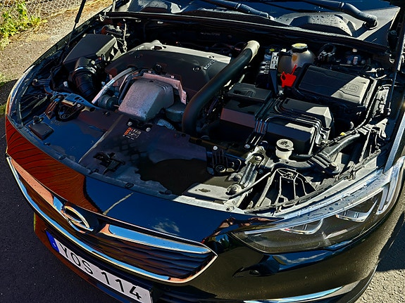 Opel Insignia 2 of 5