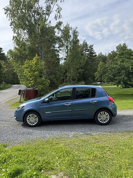 Renault Clio 2 of 5