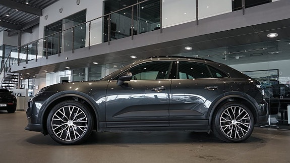 Porsche Macan 3 of 5