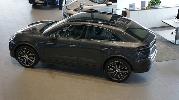 Porsche Macan 4 of 5