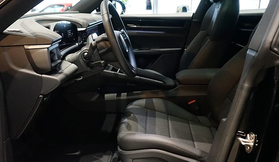 Porsche Macan 6 of 7