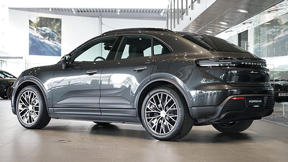 Porsche Macan 2 of 5