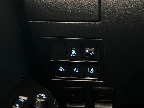 Toyota HiLux 13 of 30