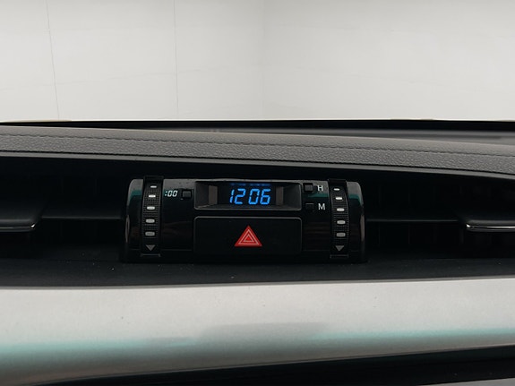 Toyota HiLux 22 of 30
